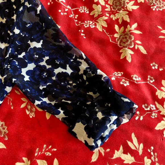 Express Floral-Print Sheer Convertible Sleeve Button-Front Tunic Shirt - XS - Picture 14 of 16
